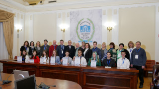 У Міжнародний День дітей-винахідників Президент НАН України академік Анатолій Загородній зустрівся з вихованцями Київської Малої академії наук учнівської молоді та вручив їм Подяки НАН України