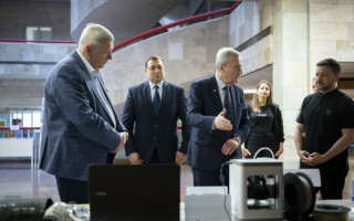 Президент України зустрівся з науковцями, відзначив їх державними нагородами та обговорив розвиток науки в умовах війни