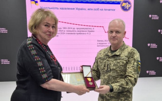Академік Елла Лібанова отримала нагороду за сприяння обороні