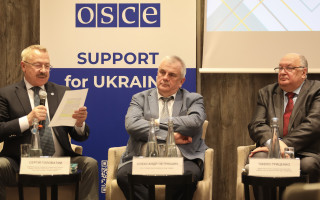 Презентовано «Мовний коментар до Конституції України та інших нормативних актів»