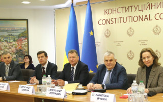 Монографію вчених-правознавців Академії представили у Конституційному Суді України